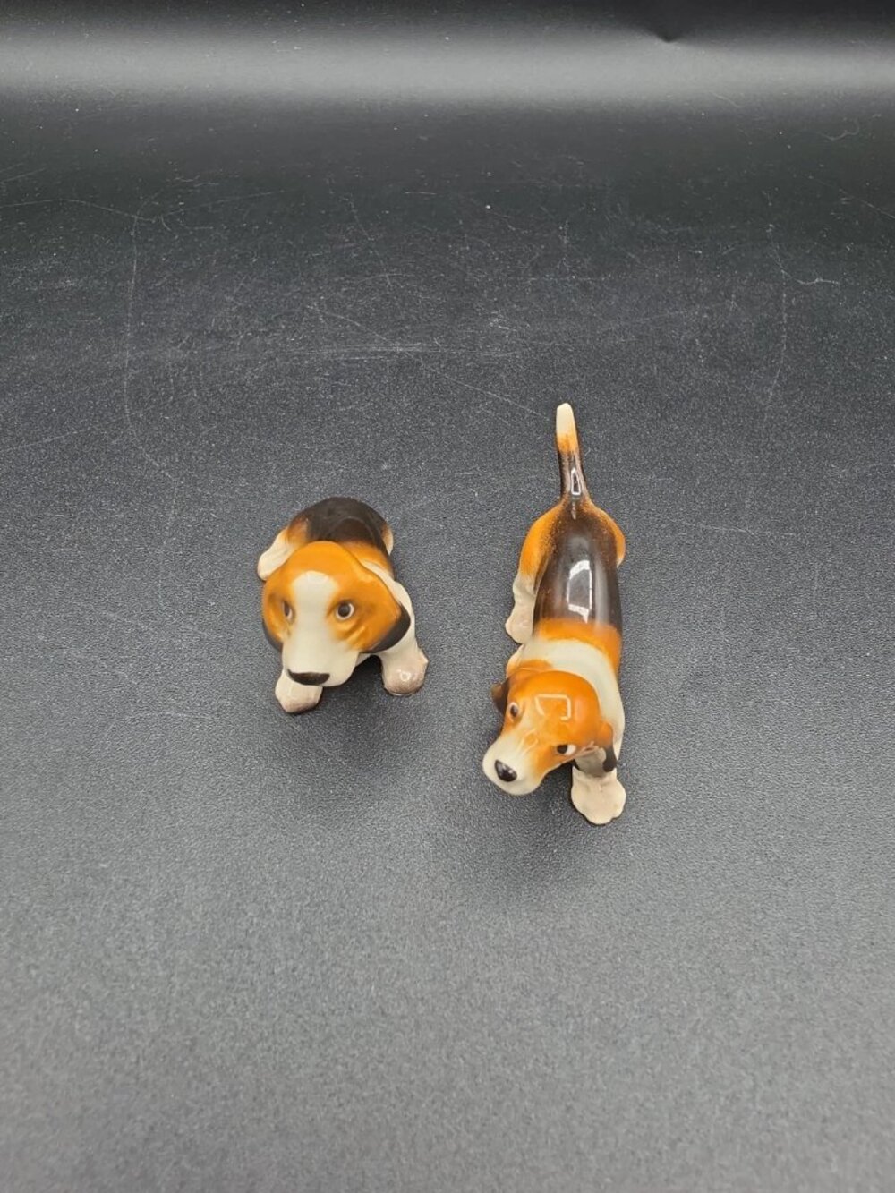 Hagen Renaker Lot of 2 - Beagles Dogs - Mama And Puppy